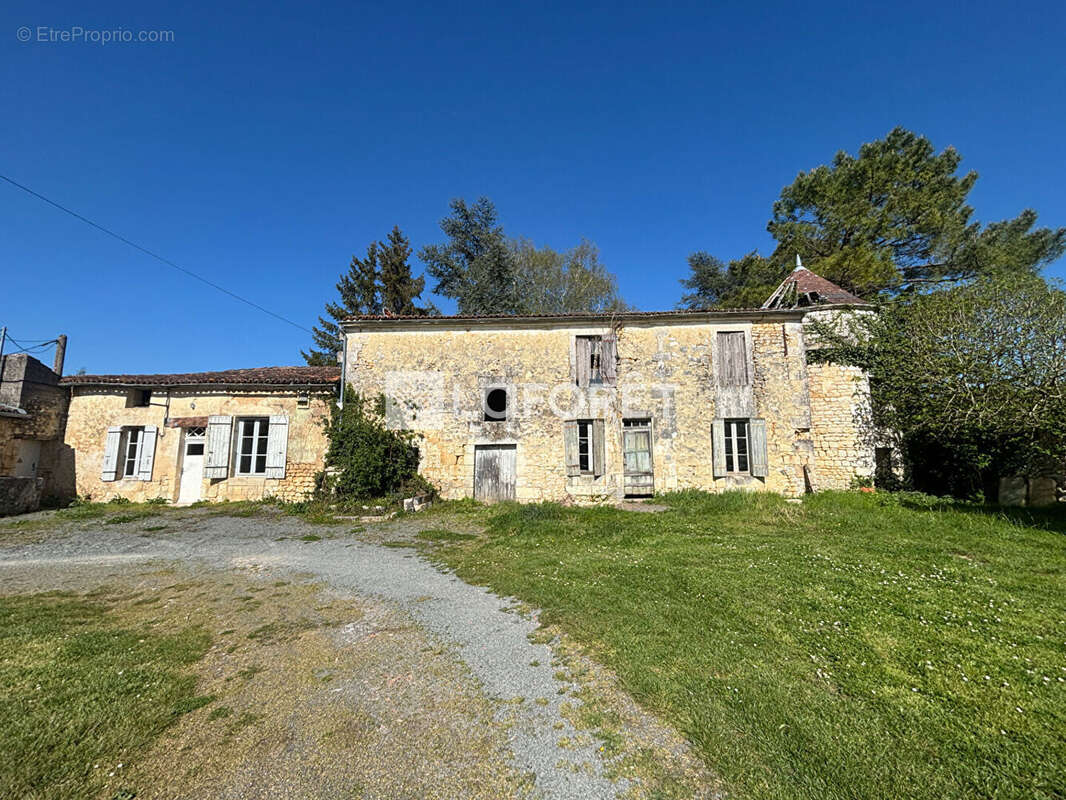 Maison à LE DOUHET