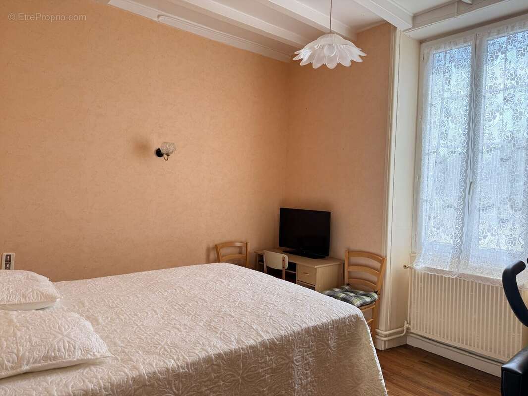 Maison 96 m² à Grezac  - photo 7
