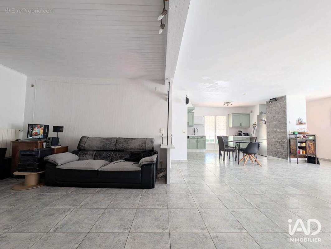 Maison 130 m² à Latour-Bas-Elne  - photo 6