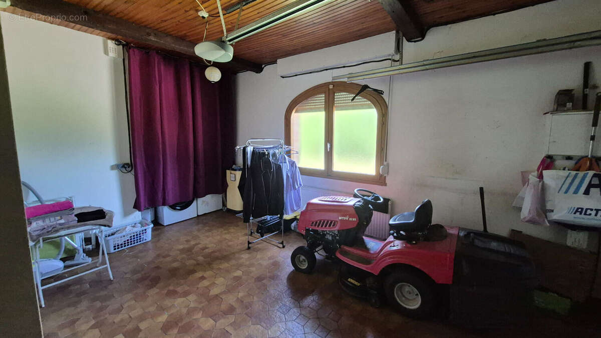 Maison à QUIEVRECHAIN