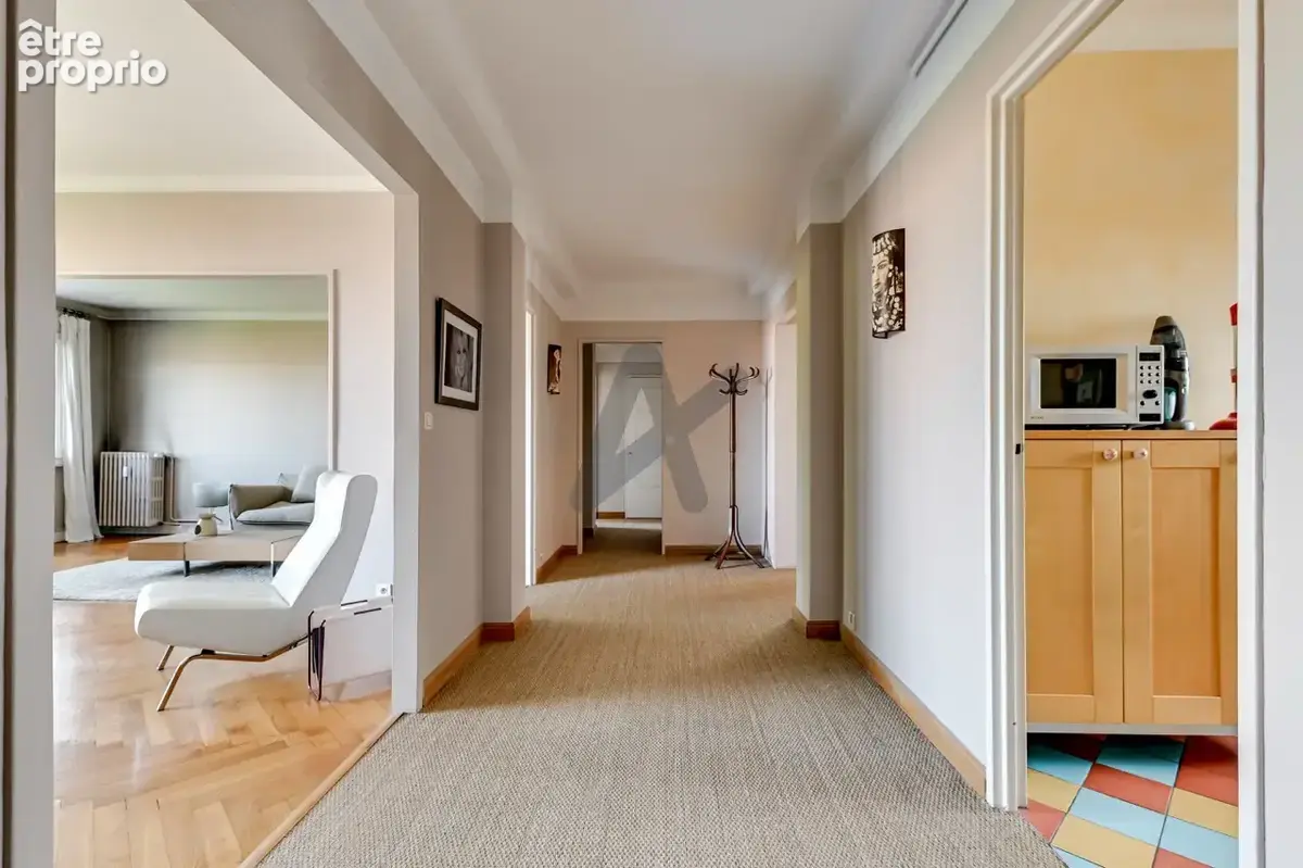 Appartement de 110 m2 en étage élevé avec une vue dégagée et un garage - photo 12