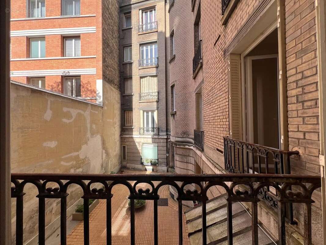 Appartement à PARIS-16E