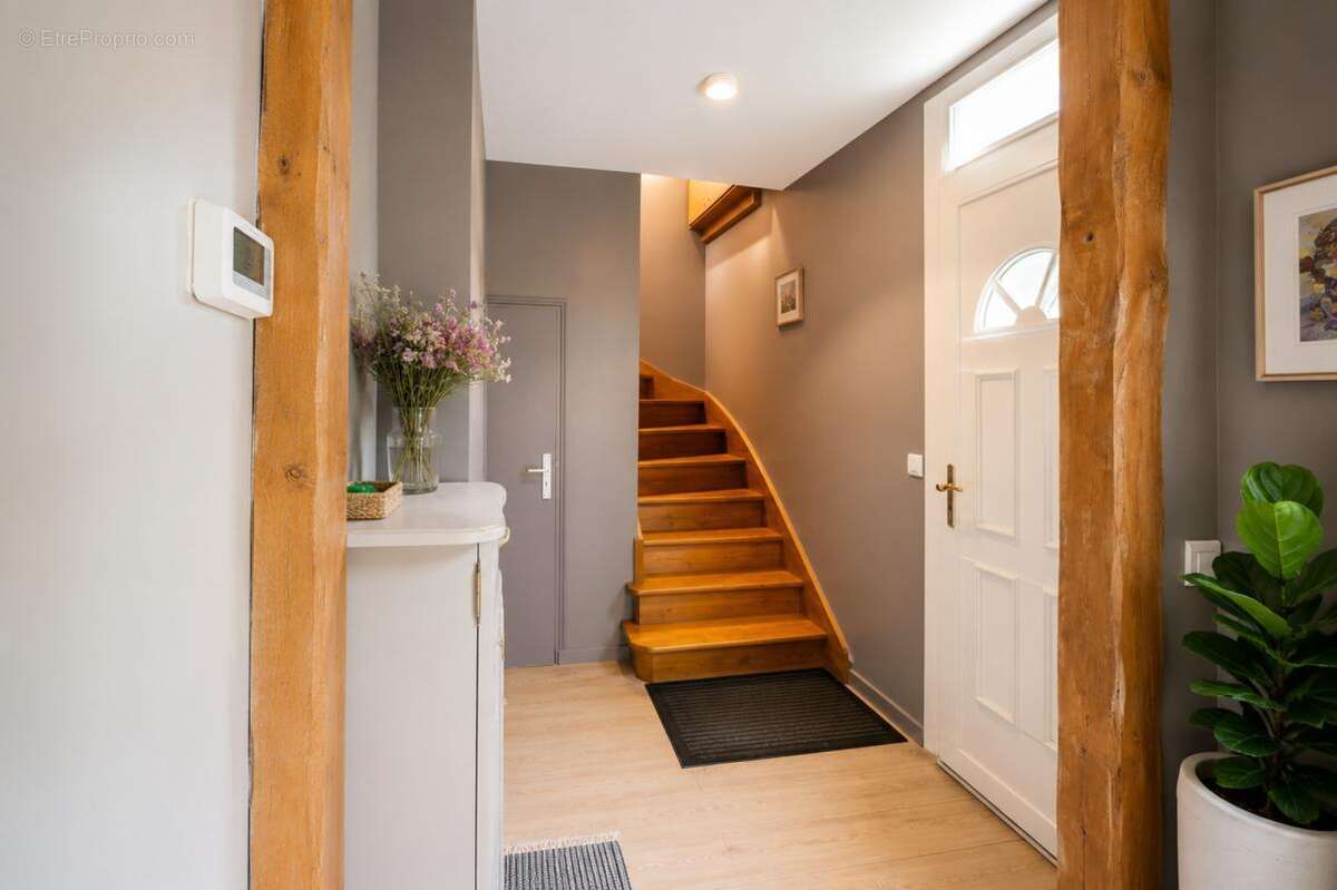 Maison 145 m² à Saint-Gratien  - photo 8