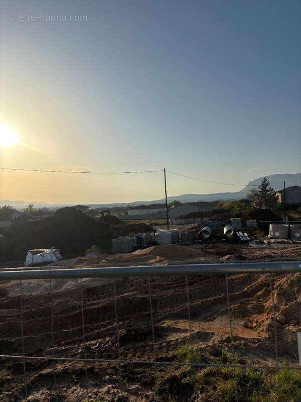 Terrain à POURRIERES