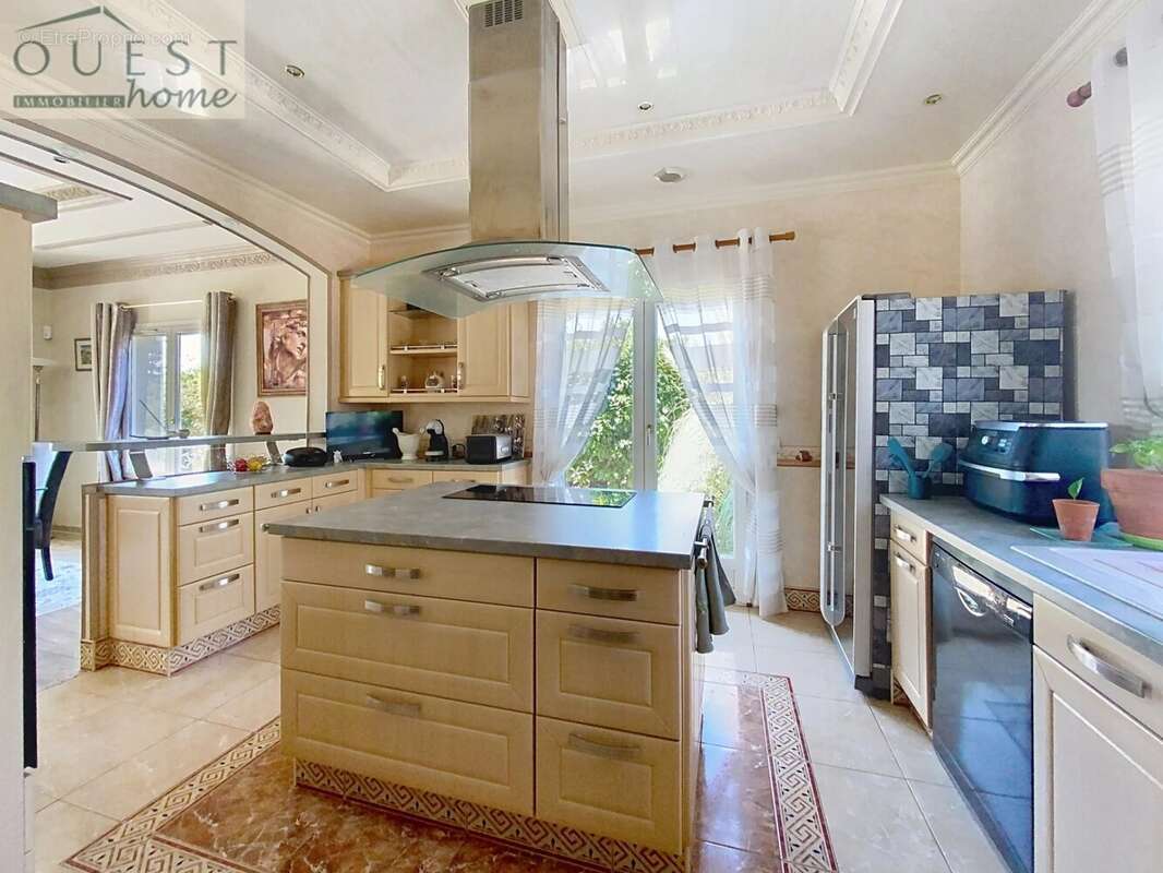 Propriété familiale de 5 chambres, 314m2 avec vue sur les mo - photo 5