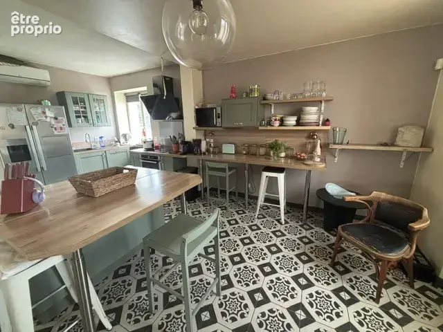 Maison familiale avec fort potentiel en plein cœur de Seiches-sur-le-Loir - photo 2