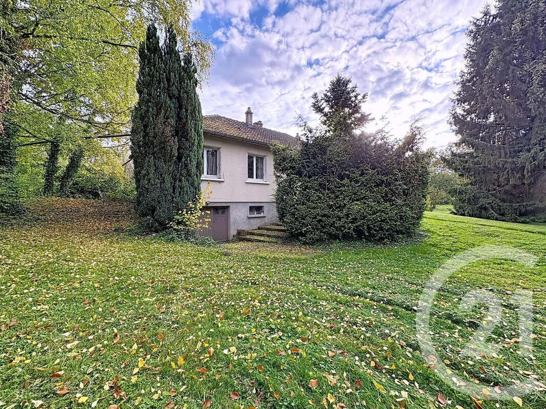 Maison 737 m² à Estissac  - photo 10