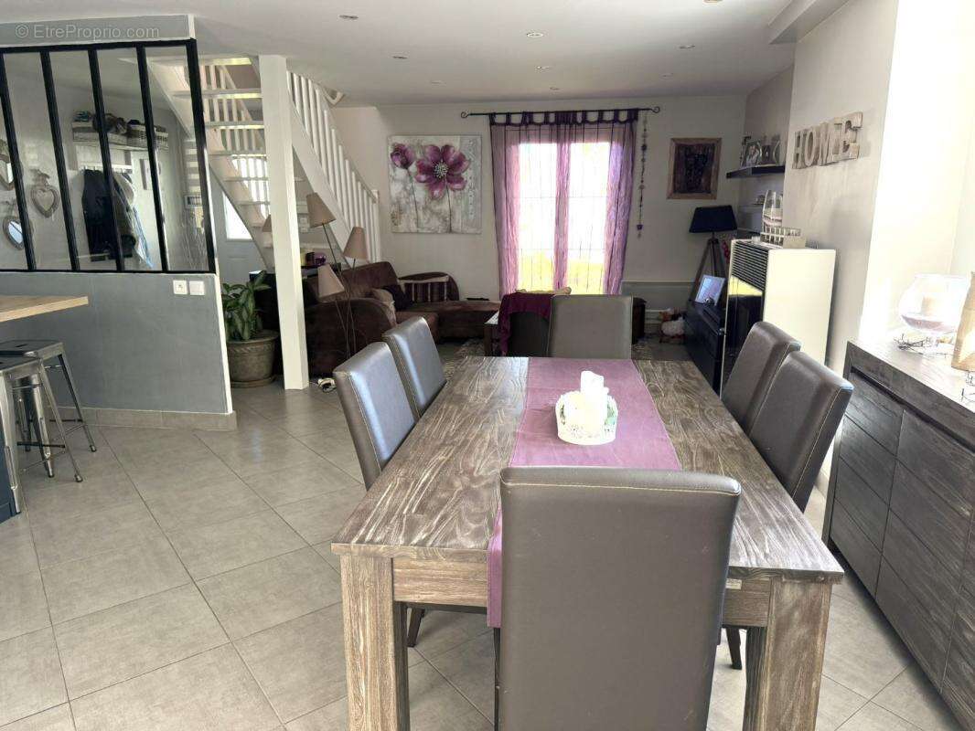 Maison à SAINT-DENIS-DE-L&#039;HOTEL