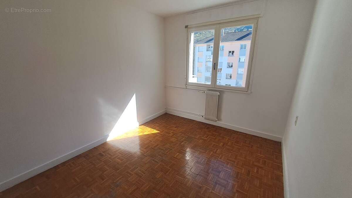 Appartement à CHALLES-LES-EAUX