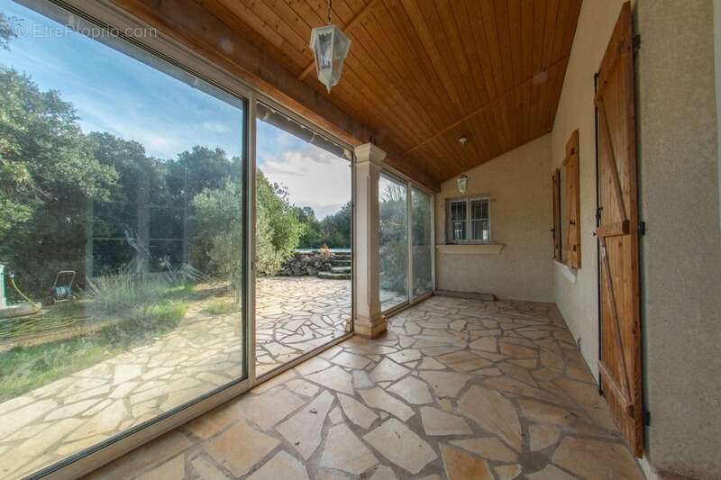 Pardailhan – maison familiale – 5 pièces – piscine – véranda – terrain clos 4973m² – panneaux solaires – calme – climatisation – - photo 6