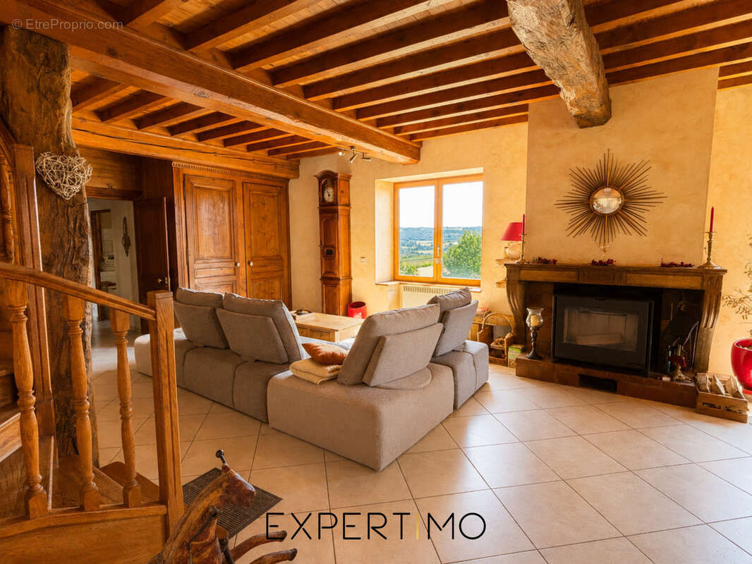 Authentique bâtisse en pierre dorée de 1845   193 m2 habitables   Dépendances   Terrain de 1 312 m2 - photo 6