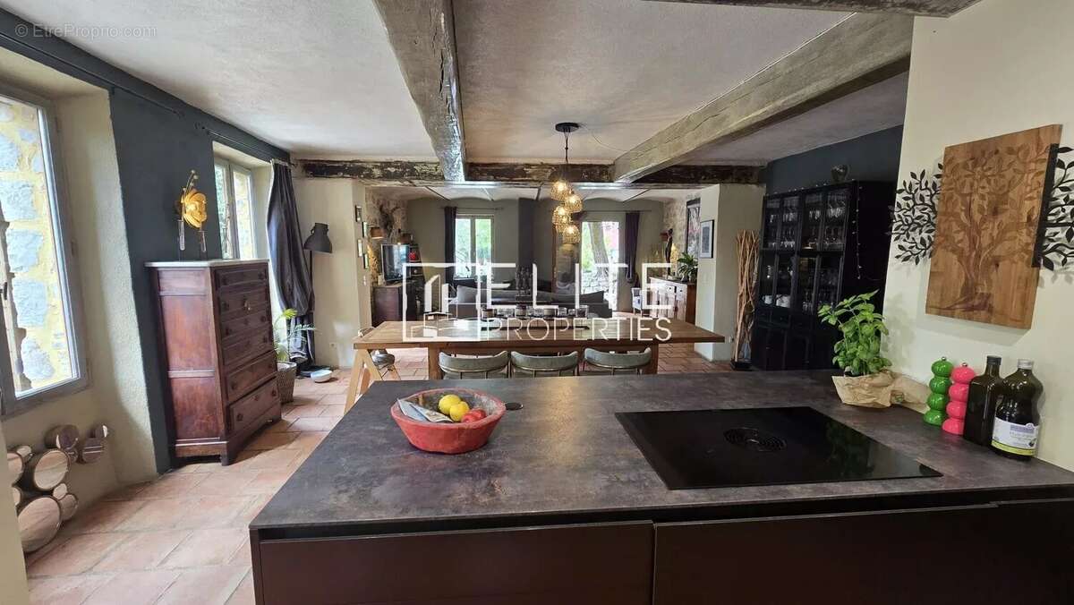 Maison en pierre 233m² & piscine + dépendances - grasse - photo 16