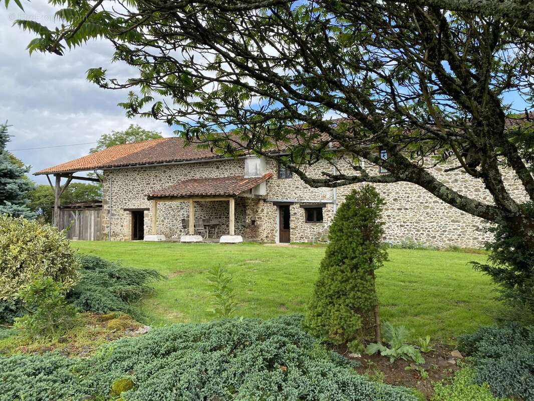 Maison de caractère de 4 chambres en pleine campagne,  avec près de 2ha de terrain attenant - photo 14
