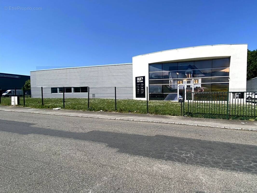 Commerce à SAINTE-LUCE-SUR-LOIRE