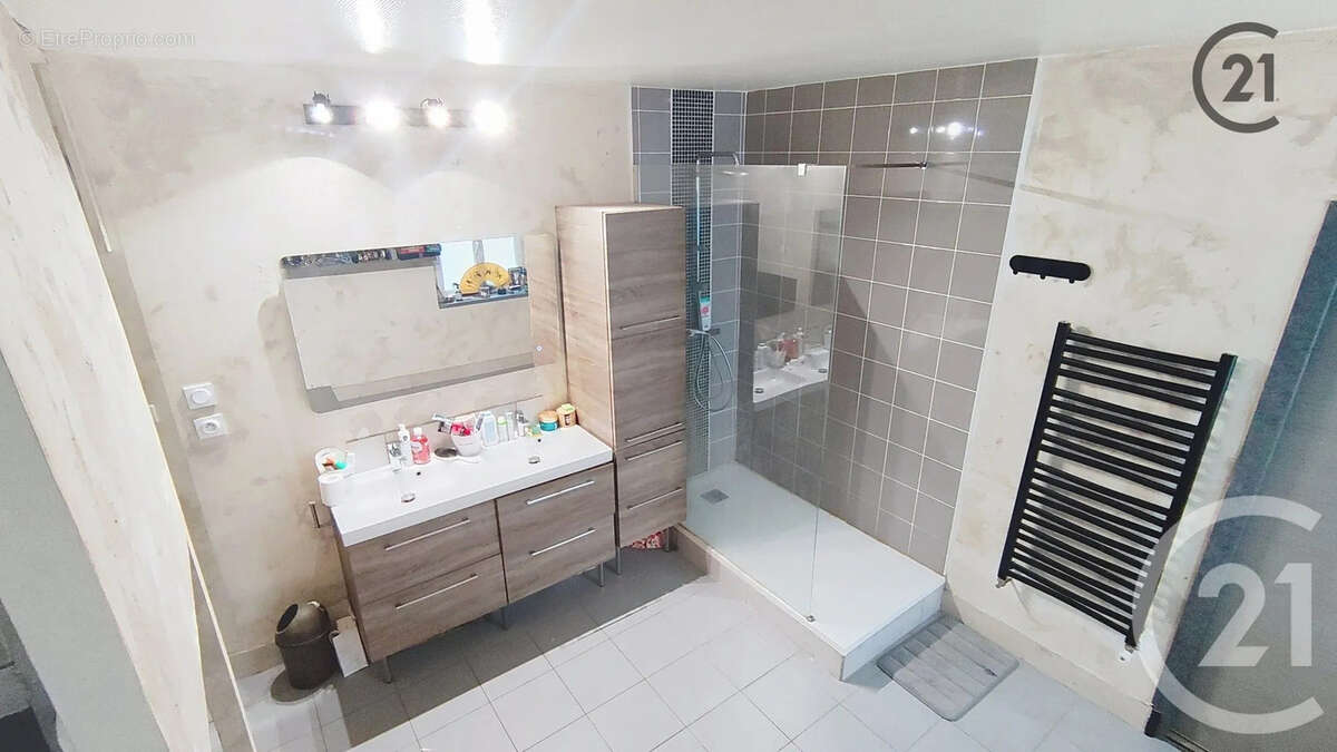 Maison à VERT-SAINT-DENIS