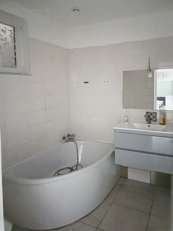 Appartement à MARSEILLE-4E