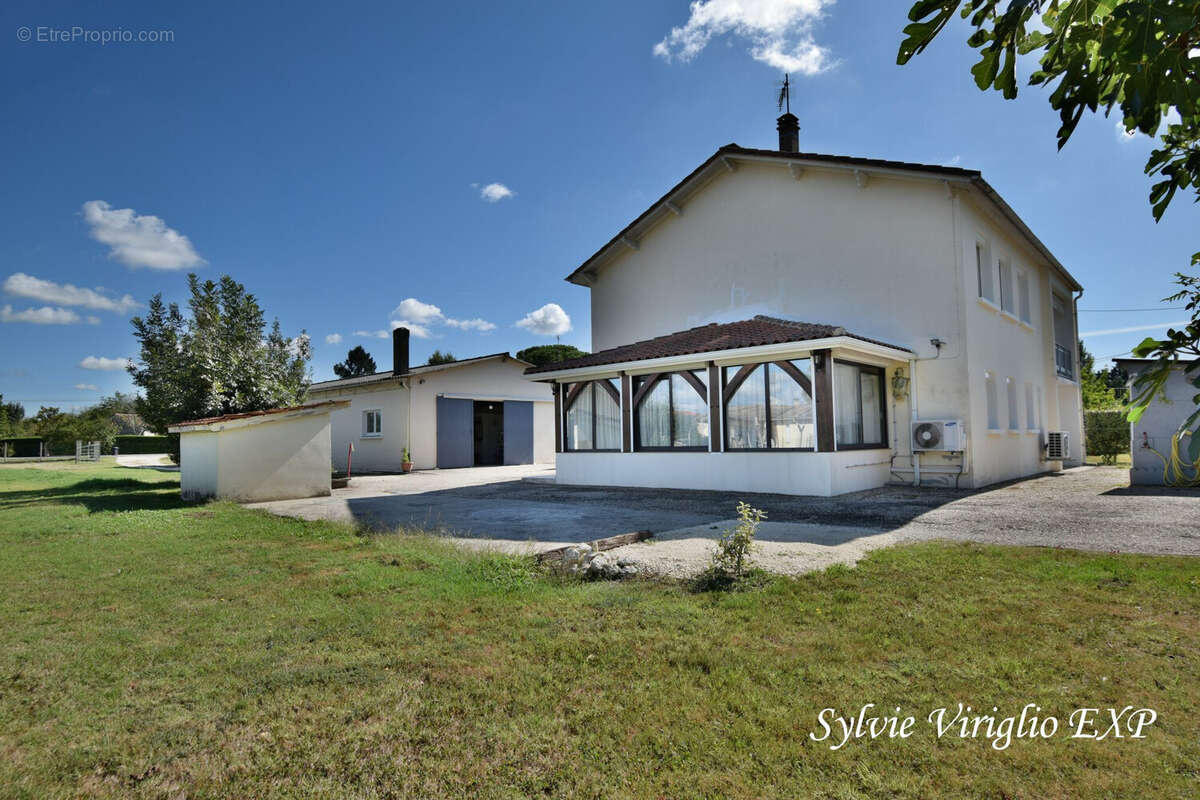 Maison 176 m² à Lamonzie-Saint-Martin  - photo 2
