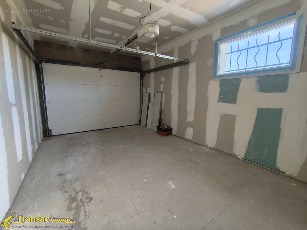 À Bulhon, villa neuve type F4 (RE2020 : construction 2024) avec garage et terrain clôturé. - photo 11