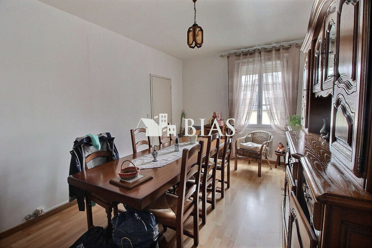 Salon T3 - Appartement à CAUDEBEC-LES-ELBEUF