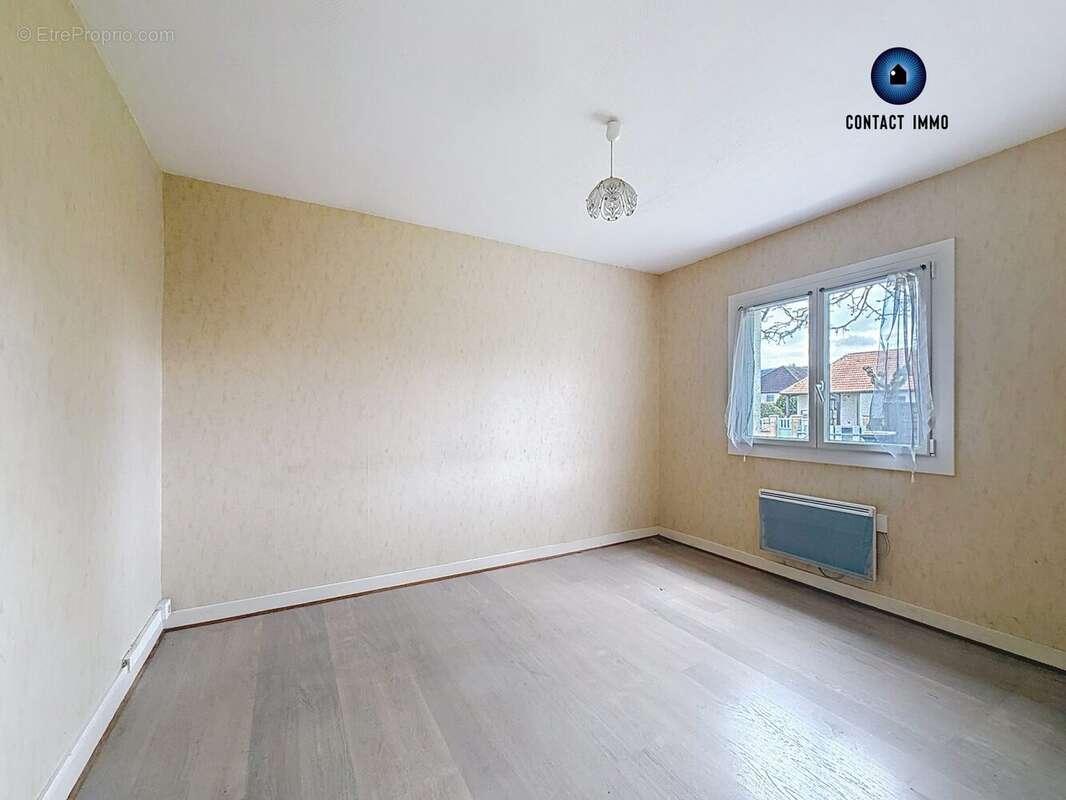 Maison à SAINT-PANTALEON-DE-LARCHE