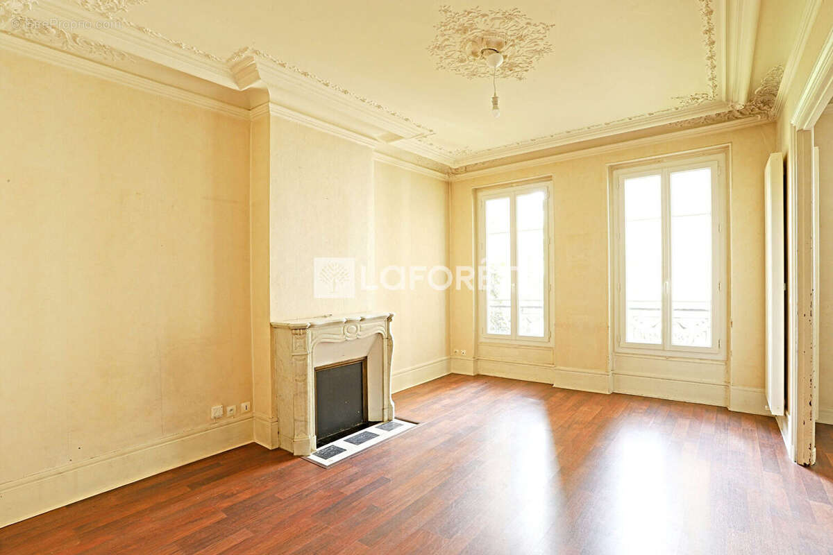 Appartement à PARIS-14E