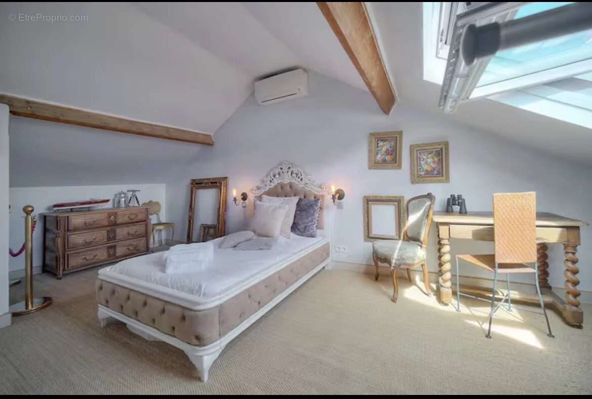 Villa de caractère -5 chambres dans une rue au calme - photo 15