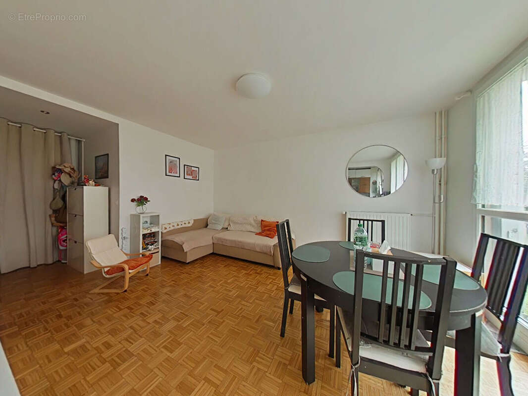 Appartement à FONTENAY-LE-FLEURY