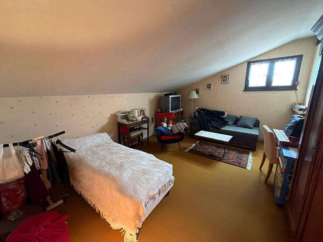 Maison familiale d'exception -160 m² -5 chambres -Proche Centre-Ville Carbon Blanc 6 pièce(s) 160 m2 - photo 11