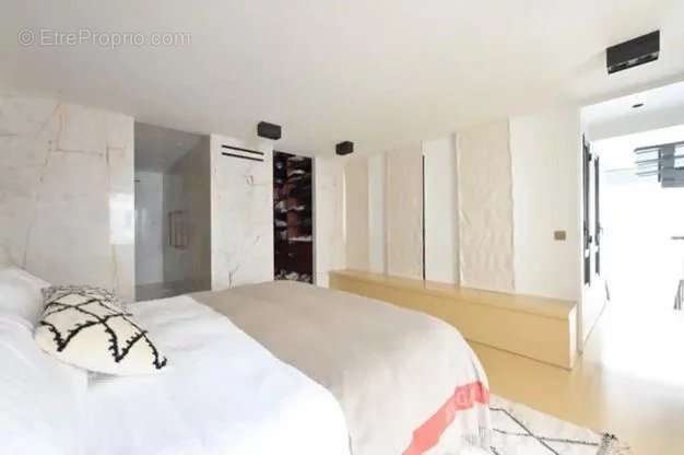 Appartement à PARIS-9E