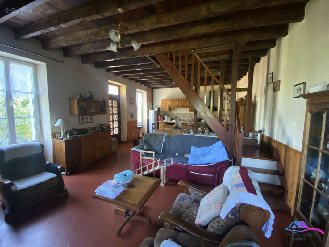 SALON - Maison à MAISONNAIS