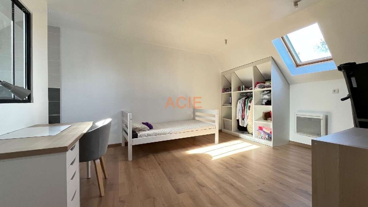 Maison à EPIAIS-LES-LOUVRES