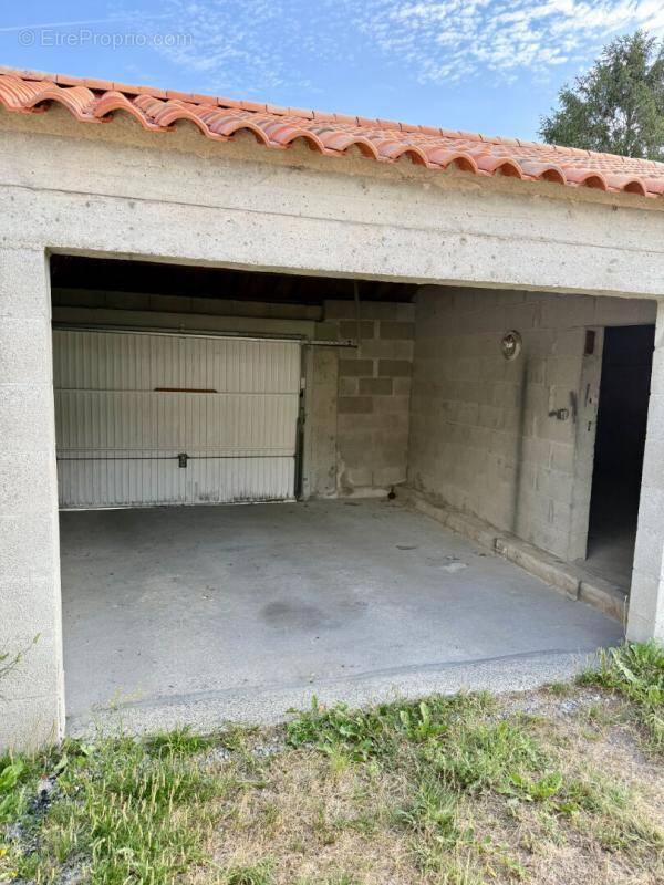 Parking à AUBIGNY