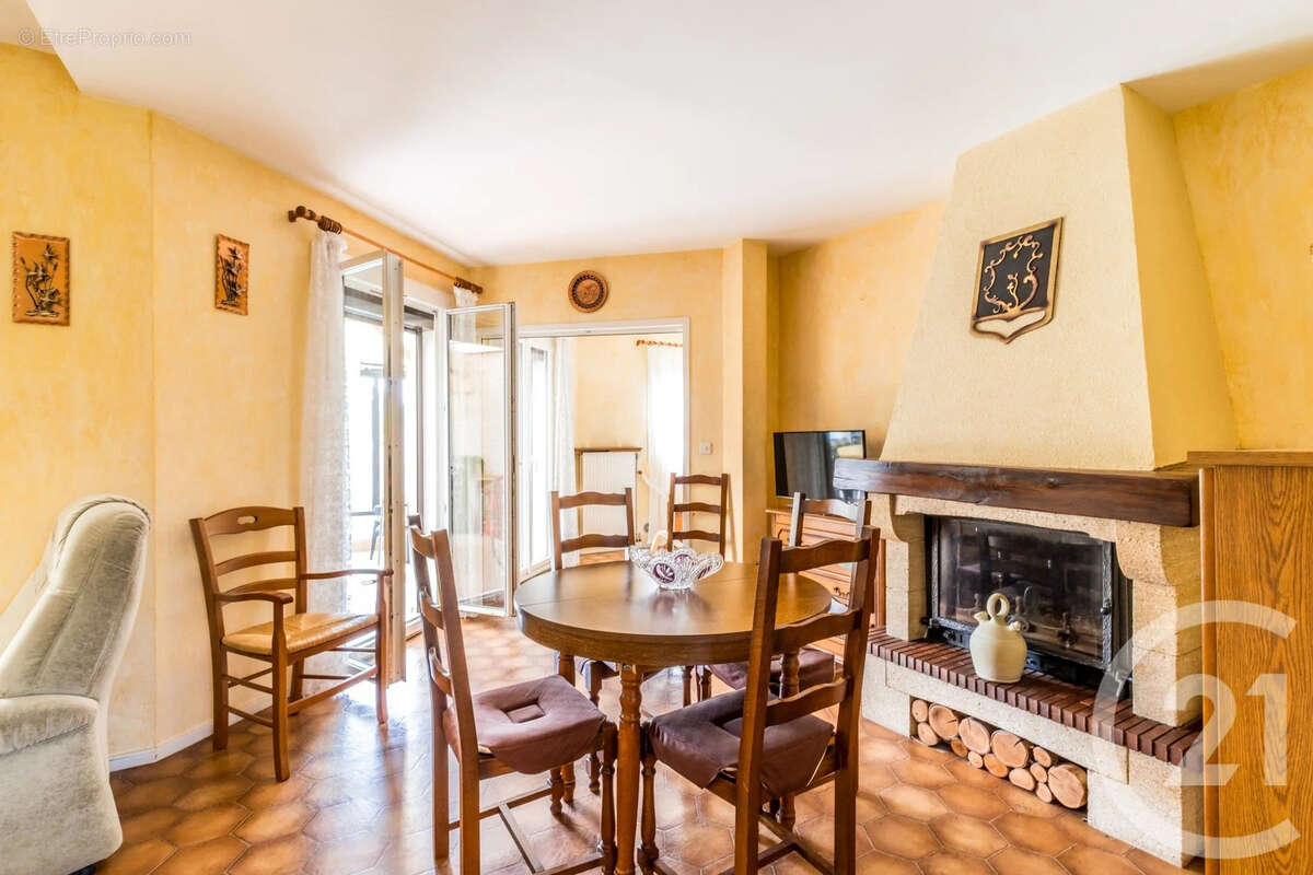 Maison à JASSANS-RIOTTIER