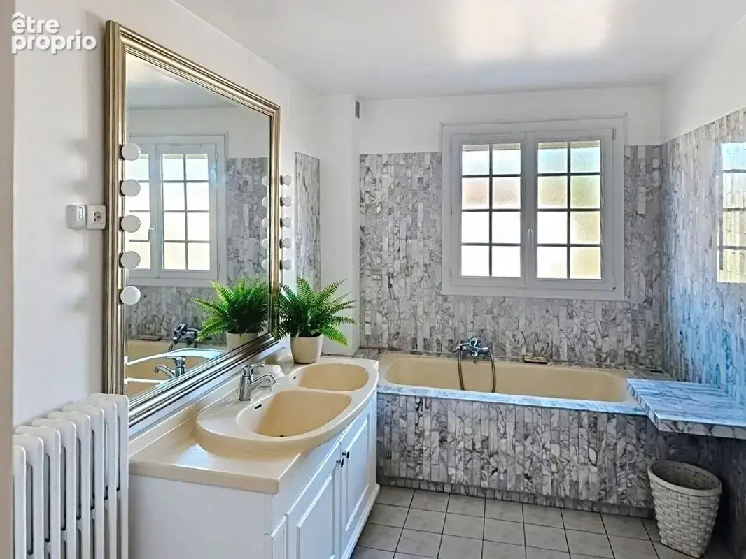 YERRES, belle maison familiale de 205 m² avec piscine, terrain plein sud et  sous sol total - photo 15