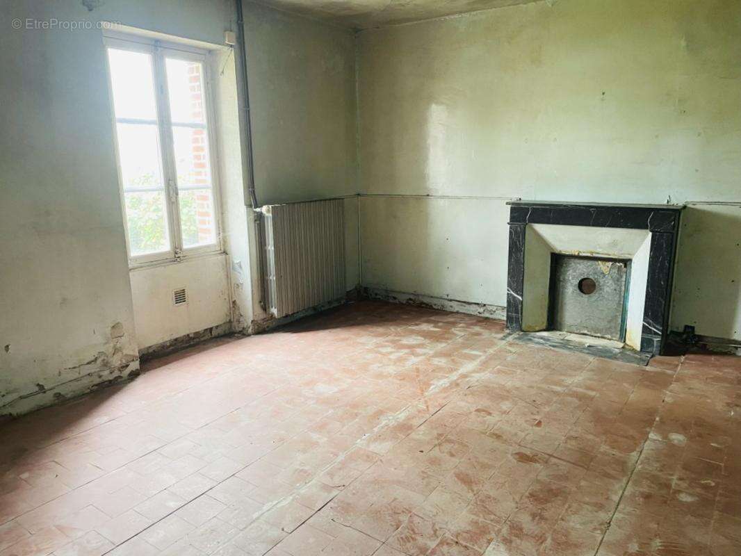 Maison à COURGENARD