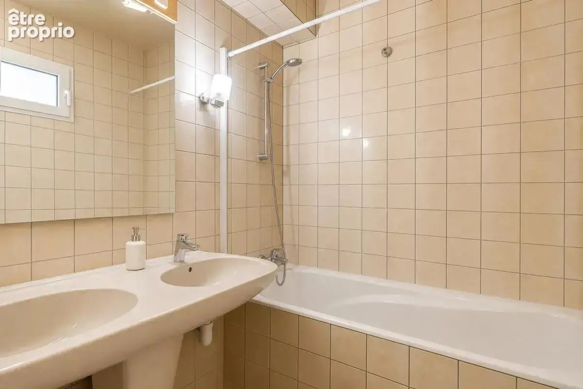 Comme une maison – 4 chambres, jardinet privatif & box – - photo 11