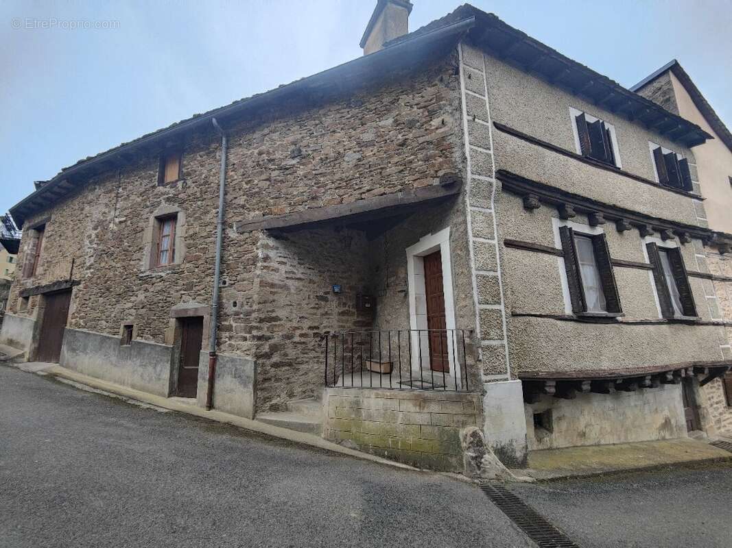 Calmont-maison avec jardin a renover - photo 3