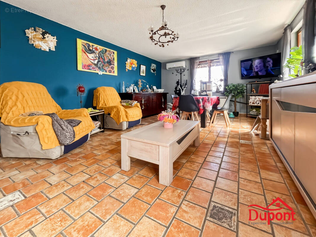 Maison à QUIEVRECHAIN