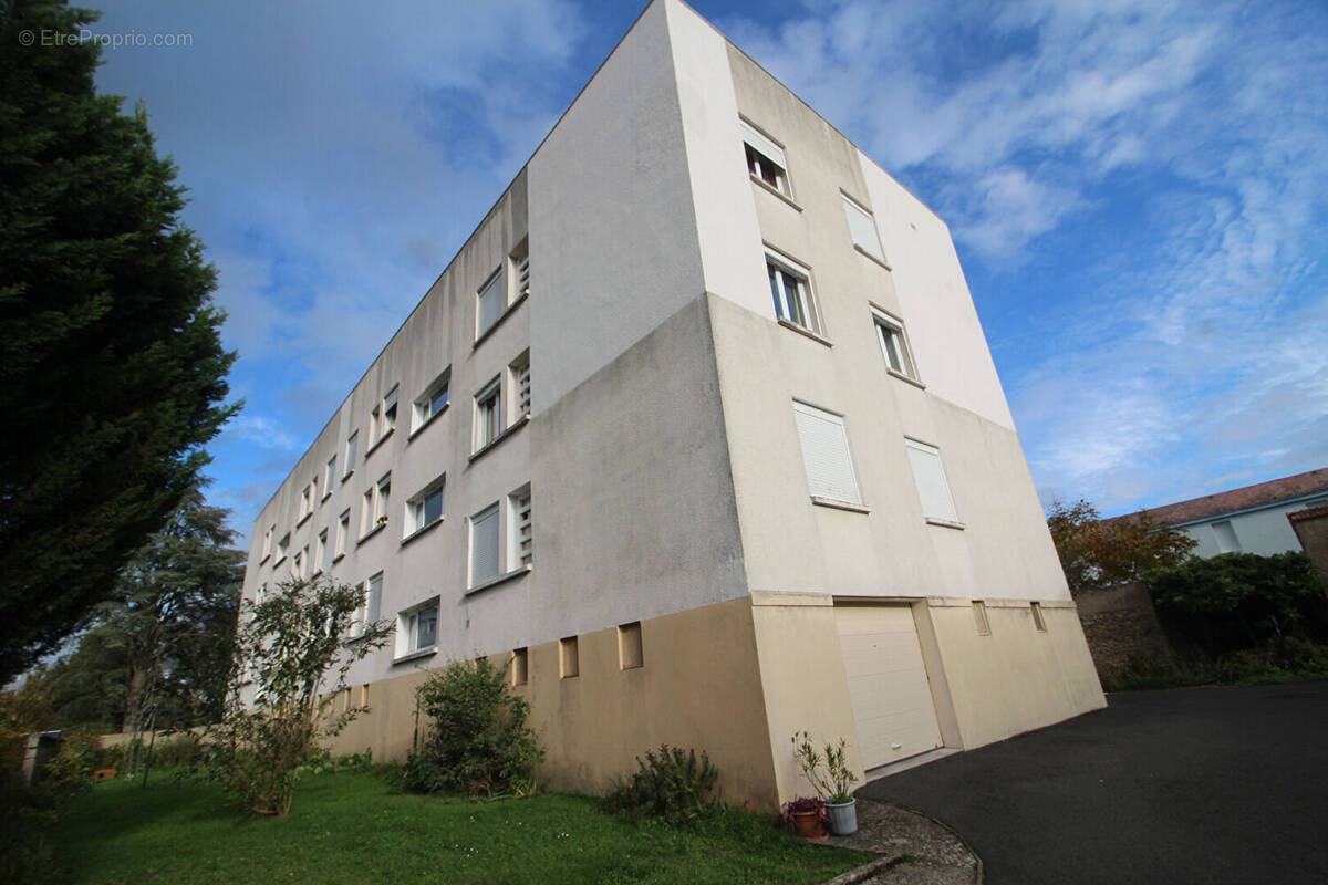 Appartement à VARENNES-VAUZELLES