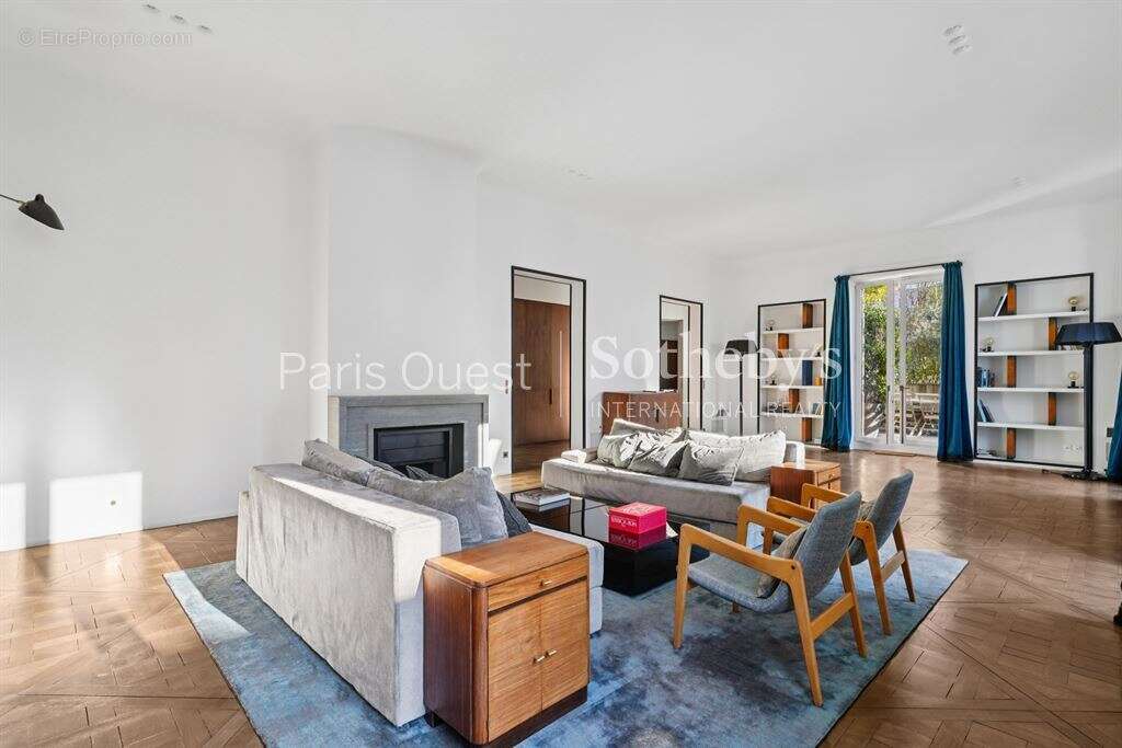 Appartement à NEUILLY-SUR-SEINE