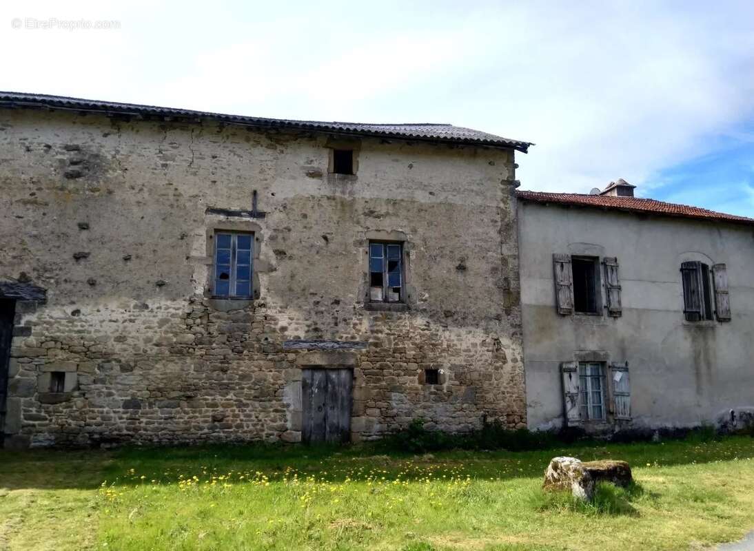 Maison à SAINT-HILAIRE-LE-CHATEAU