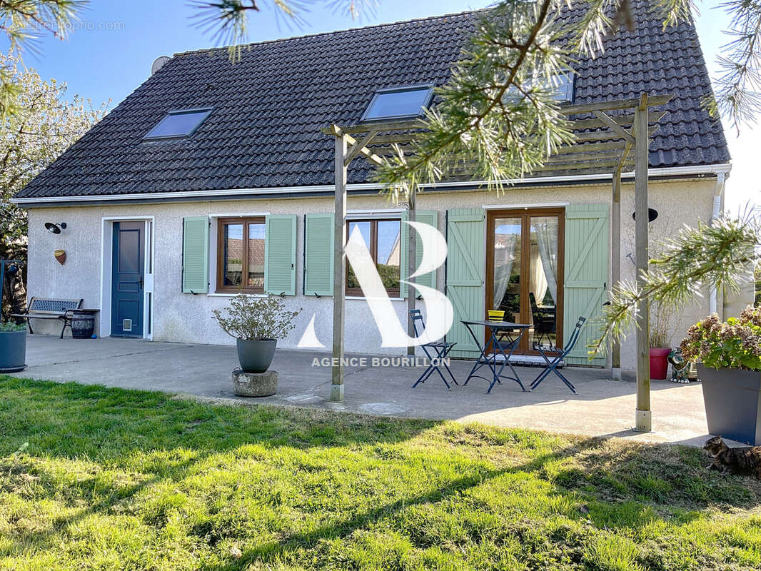 Maison à LA CHAPELLE-RABLAIS