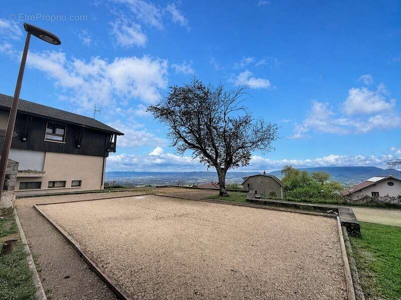 Commerce à LUCINGES