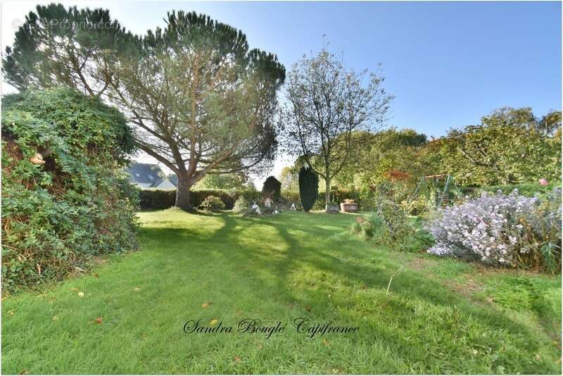 Maison à L&#039;HUISSERIE