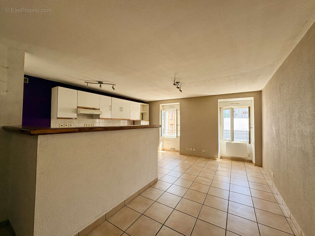 T3 lumineux et traversant de 79,51 m2 au cœur des Abrets-en-Dauphiné, avec place de stationnement privée. - photo 3