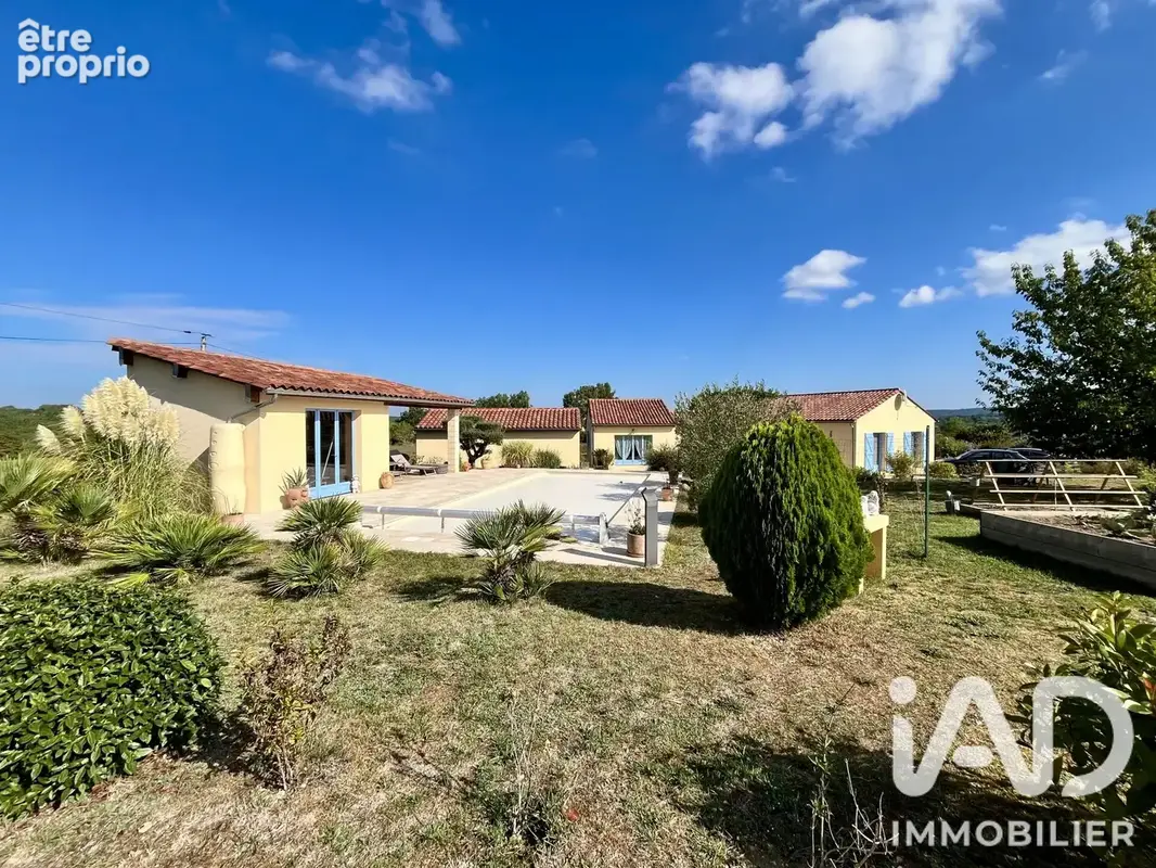 Photo 1 - Maison à SAINT-CYBRANET