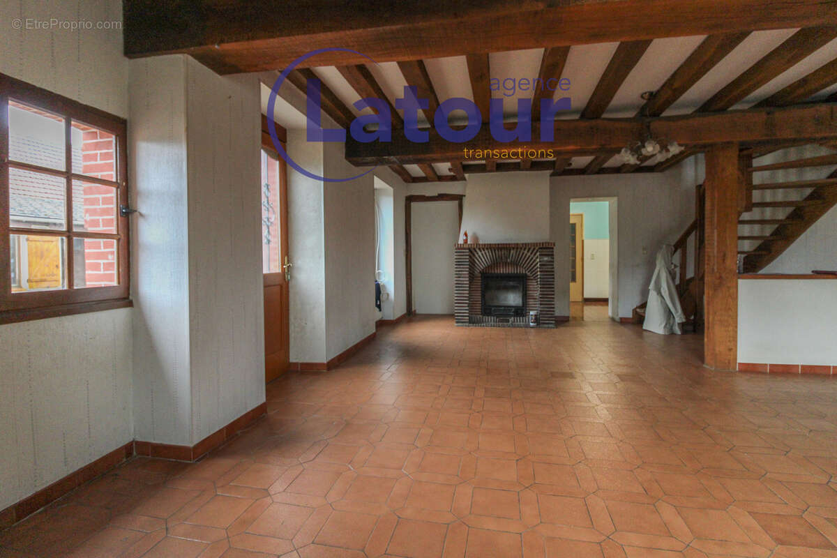 Maison à TREMBLAY-LES-VILLAGES