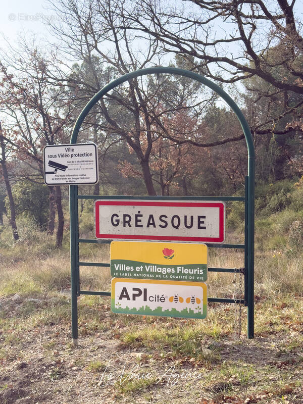 Terrain à GREASQUE