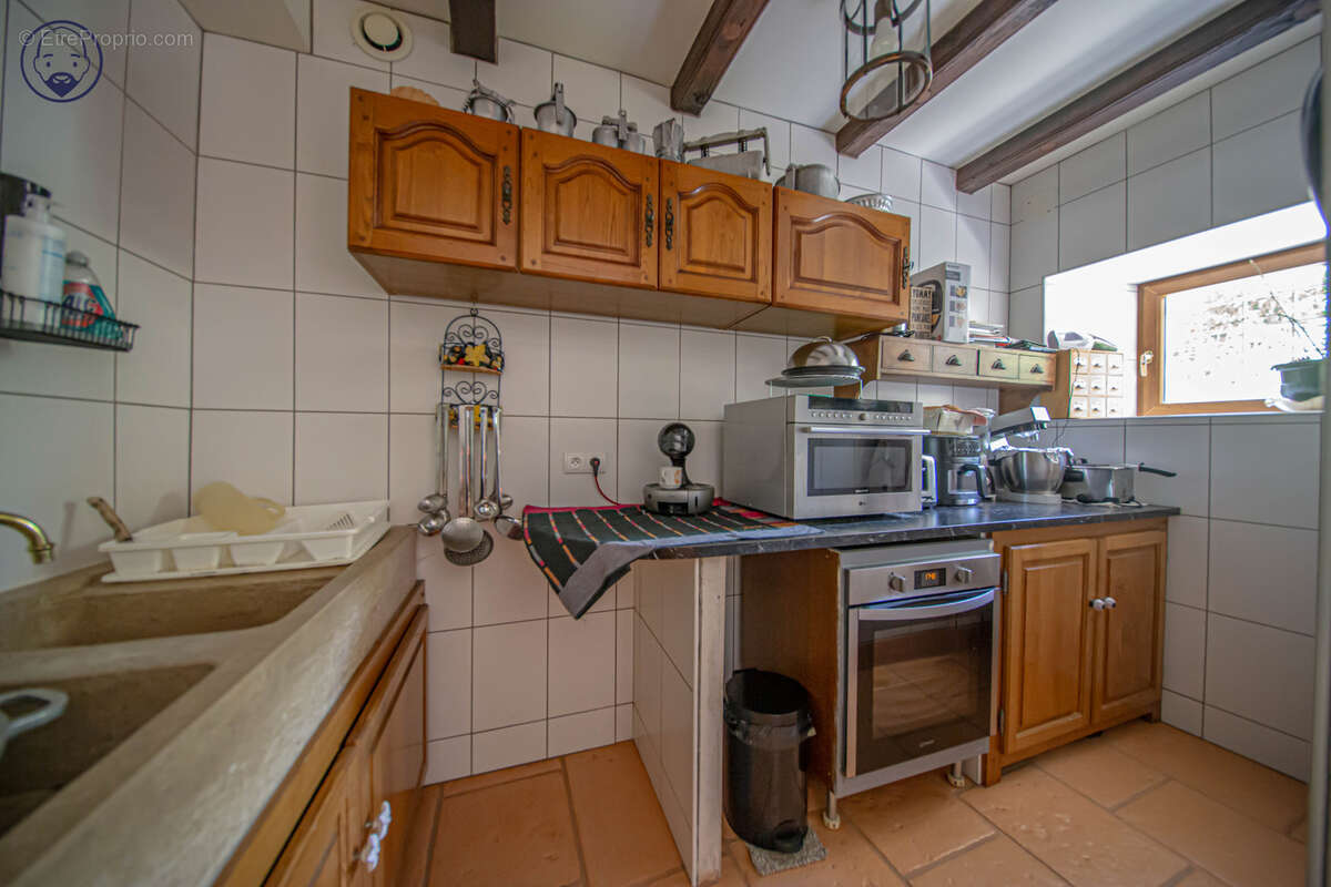 Maison avec jardin paysagé et terrasse - photo 9