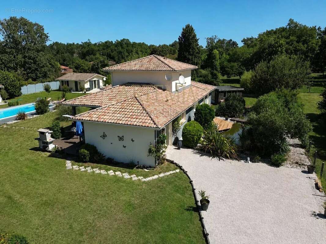 Maison à PARENTIS-EN-BORN
